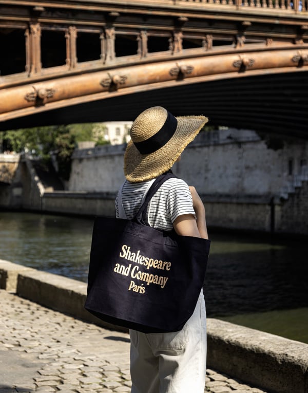 I wanted a tote bag like this AMBER original linen embroidery bag