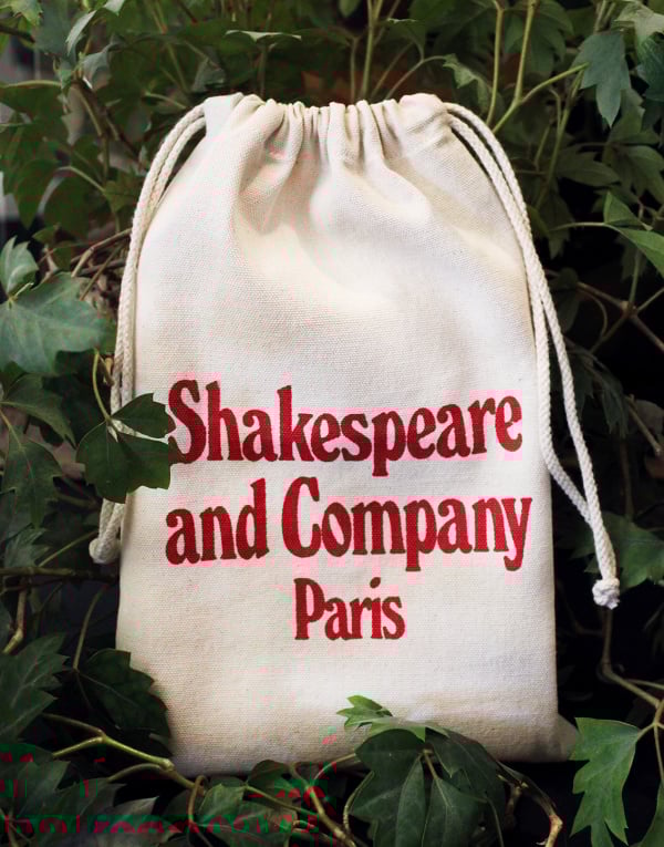 Shakespeare And Company Red Pochette Shakespeare Company shakespeare-and-company-red-pochette-shakespeare-company